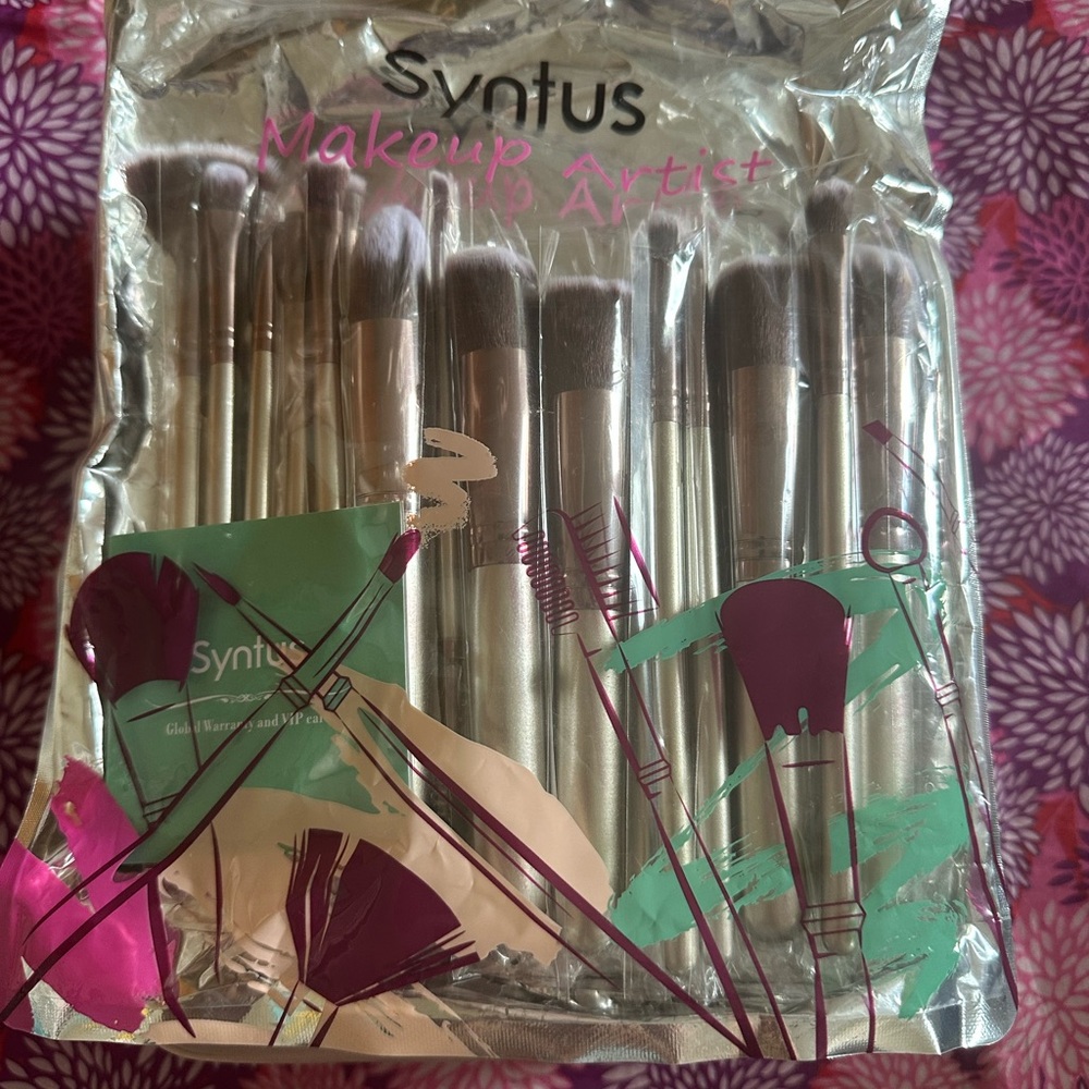 Syntus Professional Makeup Brush Set—16pc